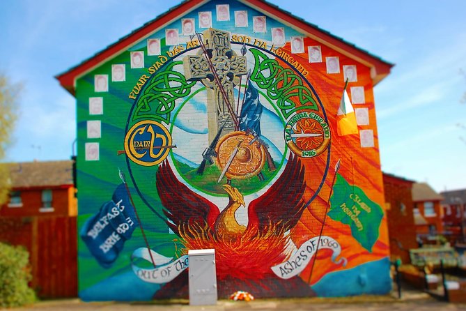 1 Hour Express Belfast Taxi/Cab Tour History, Murals, Troubles - The Falls Road Library and Bobby Sands mural