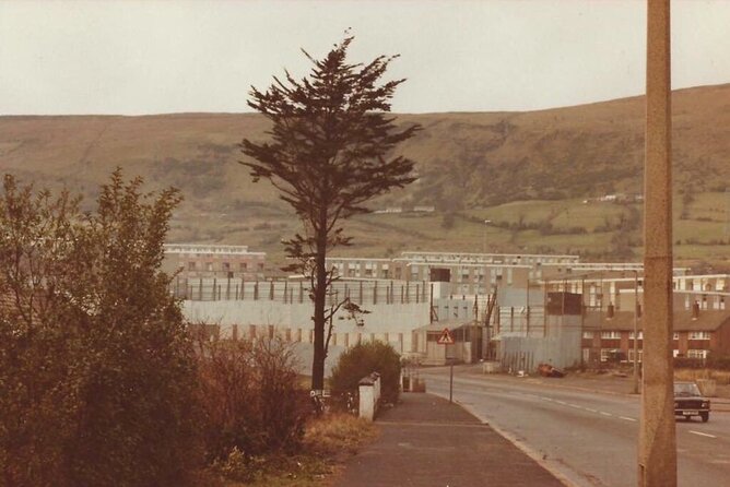 2 Hour Terror and Mural History Belfast taxi Private Tour - The International Wall and the politics of public art