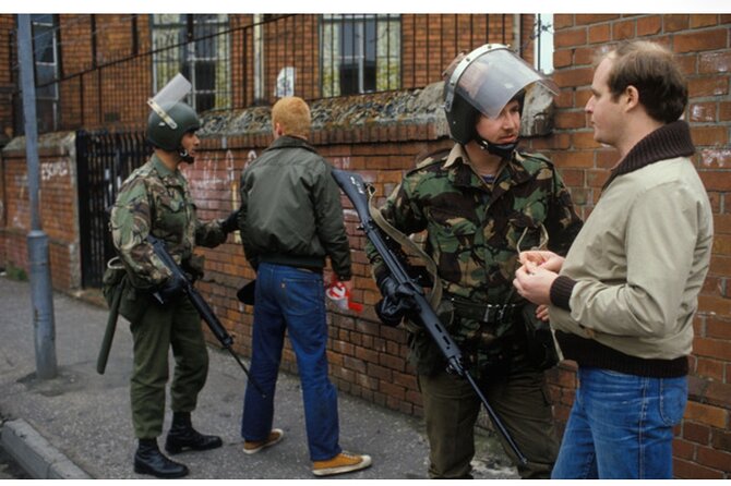 2 Hour Terror and Mural History Belfast taxi Private Tour - Divis Flats and the memory of Fort Apache