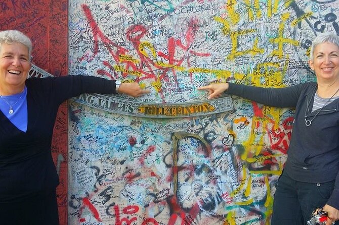 Belfast Black Cab Taxi Private Tour 2hr with Original Guides - International Mural Wall on Divis Street