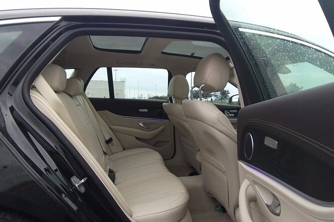 Belfast City Airport (BHD) to Belfast Accommodation - Arrival Private Transfer - Vehicle comfort, luggage, and group size