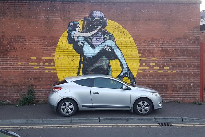 Belfast Music and Street Art Small Group Guided Experience - Finishing with music at Fibber Magees