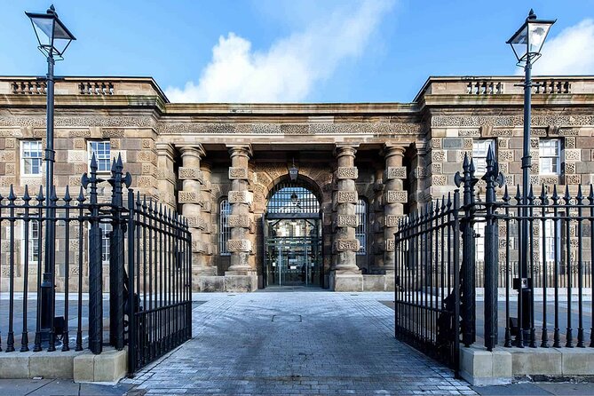 Black Taxi Tour and Crumlin Road Gaol tour Combo - Why this Belfast tour feels different from a standard city tour