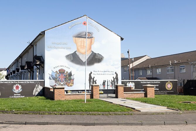 Black Taxi Tour and Crumlin Road Gaol tour Combo - Timing, meeting points, and the route between stops