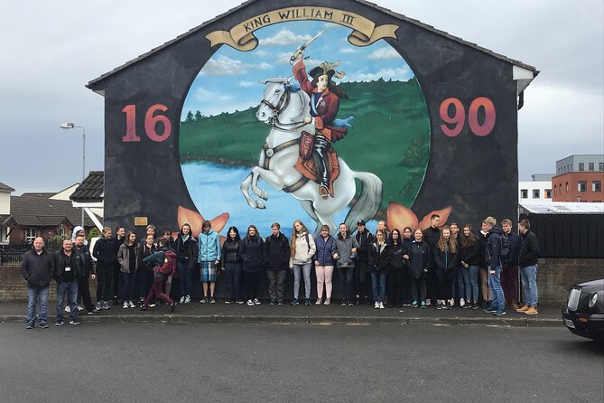 Black Taxi Tour and Crumlin Road Gaol tour Combo - The black taxi route through Shankill and Falls