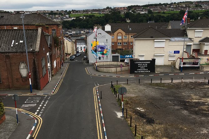 Derrie Danders: Highlights of the Walled City a Self-Guided Audio Tour - Ferryquay Gate and St Columb’s Cathedral