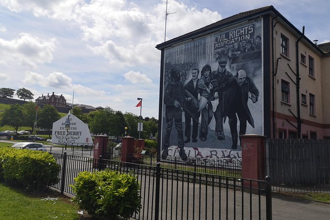 Derry City: The troubles Bogside walking tour - Bloody Sunday Memorial and the weight of memory