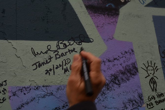 Falls road Murals Walking Tour with former prisoners - What the strongest praise tells you