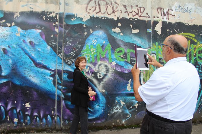 Famous 1.5 hour Belfast Murals Tour - The International Mural Wall on Divis Street