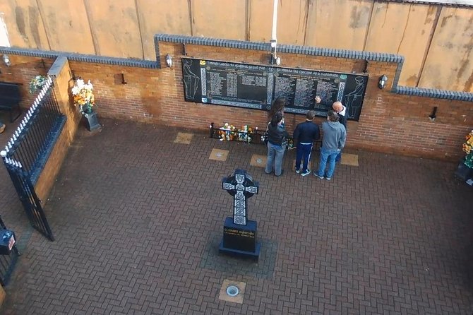 Famous 1.5 hour Belfast Murals Tour - Divis: beginning with place and memory