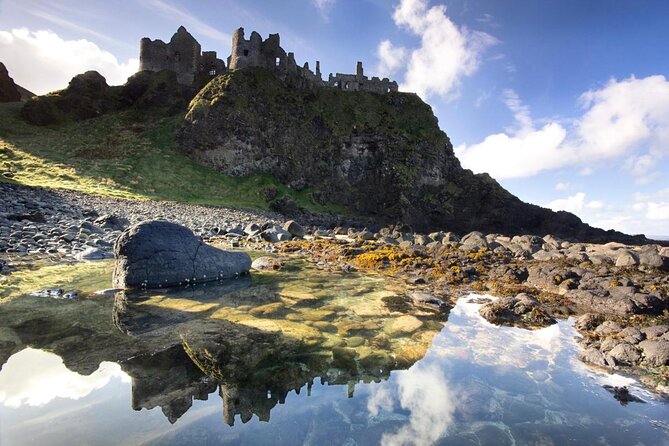 From Belfast-Giants Causeway, Dunluce Castle and Dark Hedges tour - Meeting in central Belfast