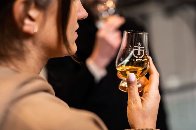 Giant's Causeway and Whisky Distillery tasting tour from Belfast - Who should book this tour?