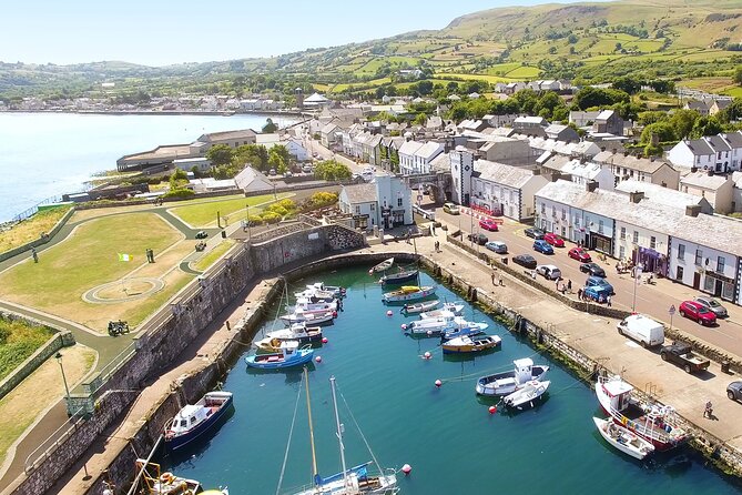Giants Causeway & Castles Tour from Belfast: Guided tour - Guides, commentary, and the feel of the coach