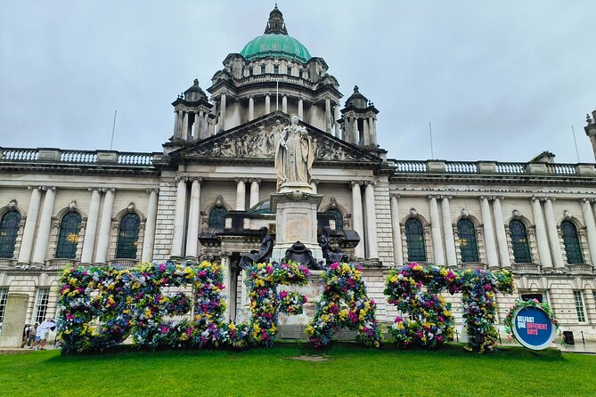 Giants Causeway Tour from Belfast in luxury 7 seater - Starting with Belfast’s Peace Walls