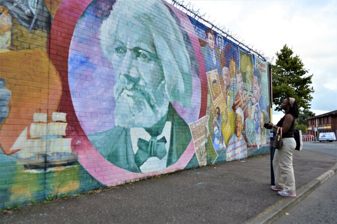 Highlights of Belfast sightseeing 4 hours private tour - Political history, murals, and the value of a good guide