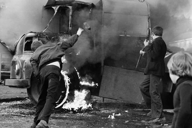 IRA Troubles Conflict Private Tour Museum Graves Murals and Political Analysis - Milltown Cemetery and Bobby Sands’s grave