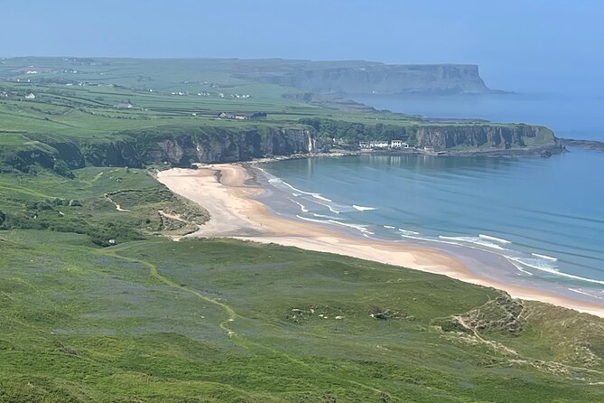 Luxury Tour of Giants Causeway from Belfast - Bushmills offers a choice between photographs and a tasting