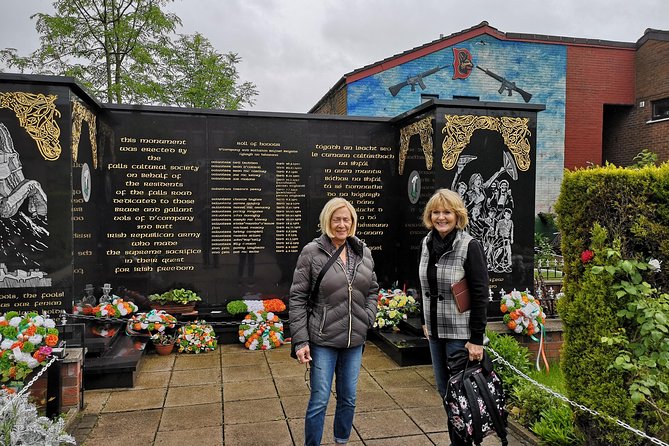 Official World Famous Belfast Taxi Tour ™ - What the driver-guide adds