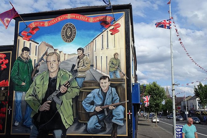 Political Taxi Tour Belfast (1-7 People) - What the one-hour format really gives you