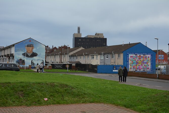 Private 1 Hour Belfast Taxi cab Tour - Falls Road Library and Sinn Fein headquarters