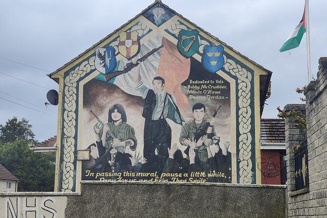 Private Belfast Black Taxi Tour - Seeing the Shankill Road and its murals