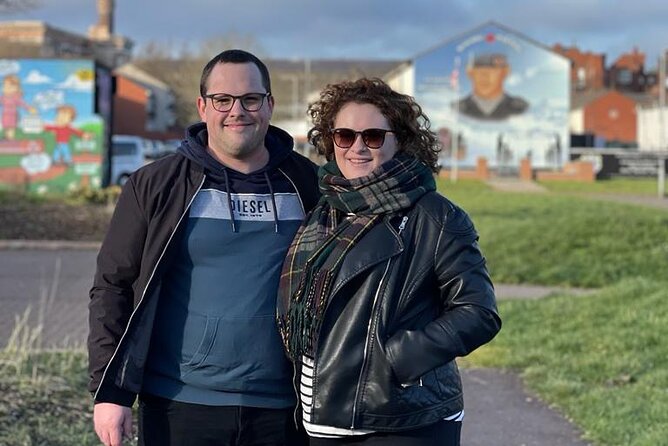 Private Belfast Mural & Giant's Causeway Tour from Belfast (2 in 1) - Bushmills Distillery and the whiskey stop