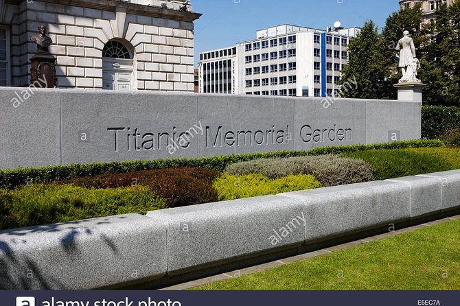 Private Driver Guided Day Tour of Belfast - Belfast City Hall and a useful start at 9:30