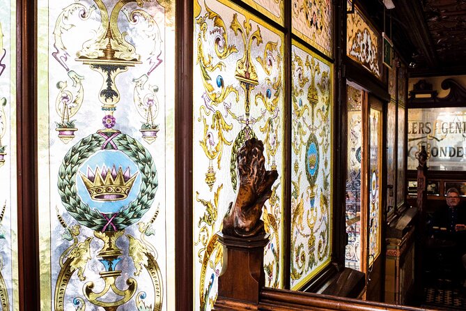 Taste & Tour: Guided Gin Tour in Belfast - Stop three: a gin gimlet in a historic entry