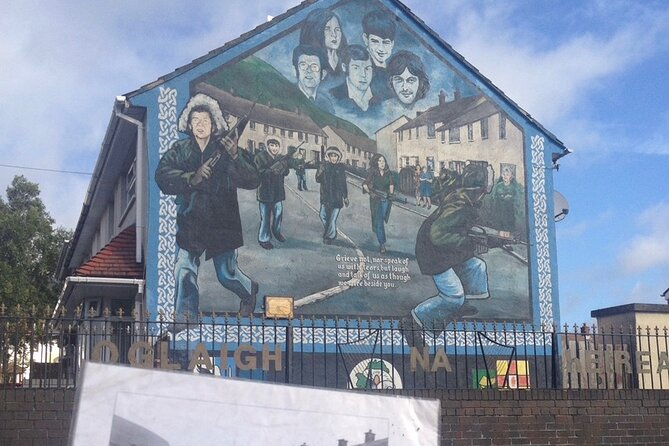 The Troubles and iconic award winning taxi 2hr private cab tour - The Peace Wall and a chance to leave your mark