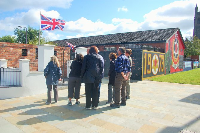 World Famous Belfast City Centre Black Cab/Taxi Tour 2 Hours - Falls Road and the Bobby Sands mural